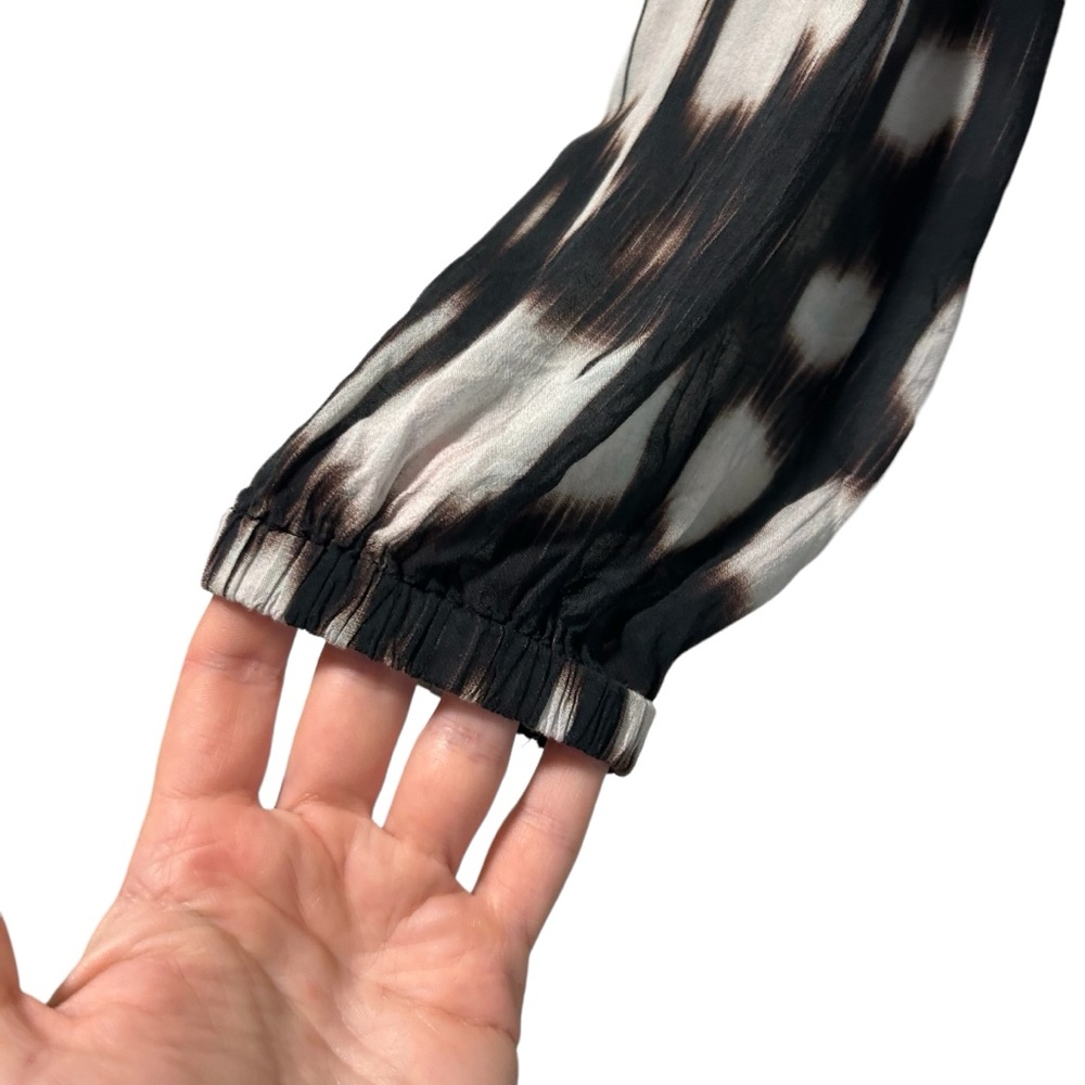 Bella Dahl Anthropologie Ikat Top Women’s M black white Sheer Gathered Hem - Picture 4 of 7